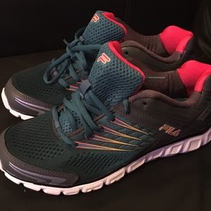 NWOT Filas Women’s Size 8.5